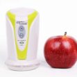 Čistič a osviežovač chladničky Ionic-CARE, porovnanie veľkosti s jablkom